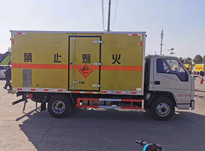 米易爆破器材运输车